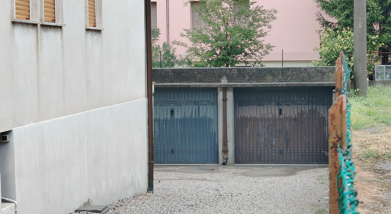 luigi guarniero muore schiacciato dalla sua auto contro il muro del garage indagini sul freno a mano stava uscendo per una commissione da Ilgazzettino.it luigi guarniero muore schiacciato dalla sua auto contro il muro del garage indagini sul freno a mano stava uscendo per una commissione