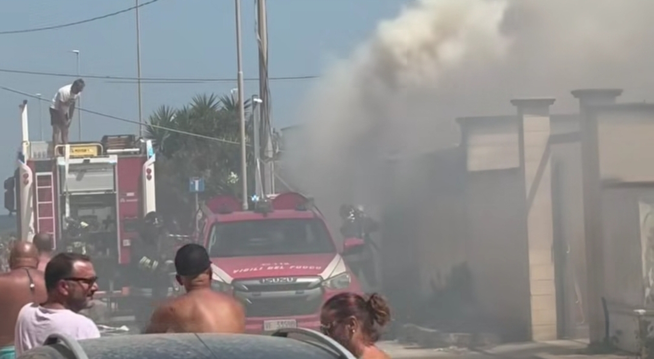 incendio in un abitazione paura nella marina indagini sulle cause del rogo a casalabate da Quotidianodipuglia.it incendio in un abitazione paura nella marina indagini sulle cause del rogo a casalabate