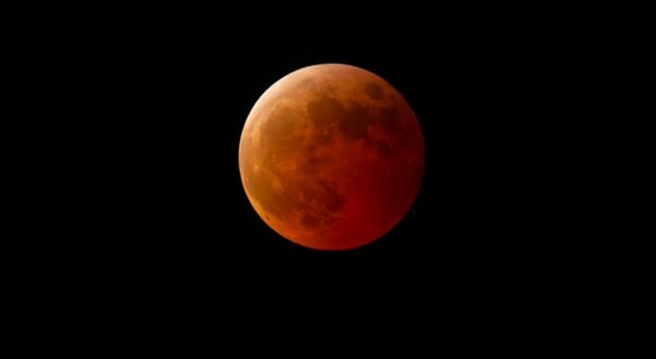 https://statics.cedscdn.it/photos/MED_HIGH/2026/08/22/9720012_22161621_luna_rossa.jpg