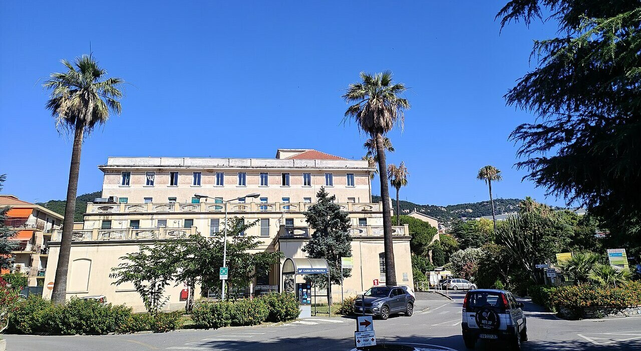 https://statics.cedscdn.it/photos/MED_HIGH/2026/08/23/9721548_23134950_ospedale_santa_corona_pietra_ligure_padiglione_elio.jpg