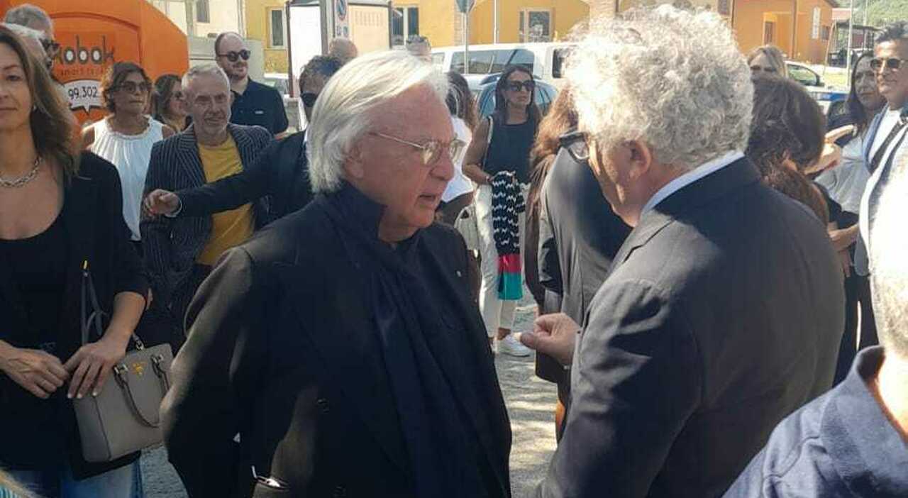 della valle investiremo ancora nel cratere un altro nuovo stabilimento forse due imprese e politica facciano la loro parte poche chiacchiere e fatti da Corriereadriatico.it della valle investiremo ancora nel cratere un altro nuovo stabilimento forse due imprese e politica facciano la loro parte poche chiacchiere e fatti
