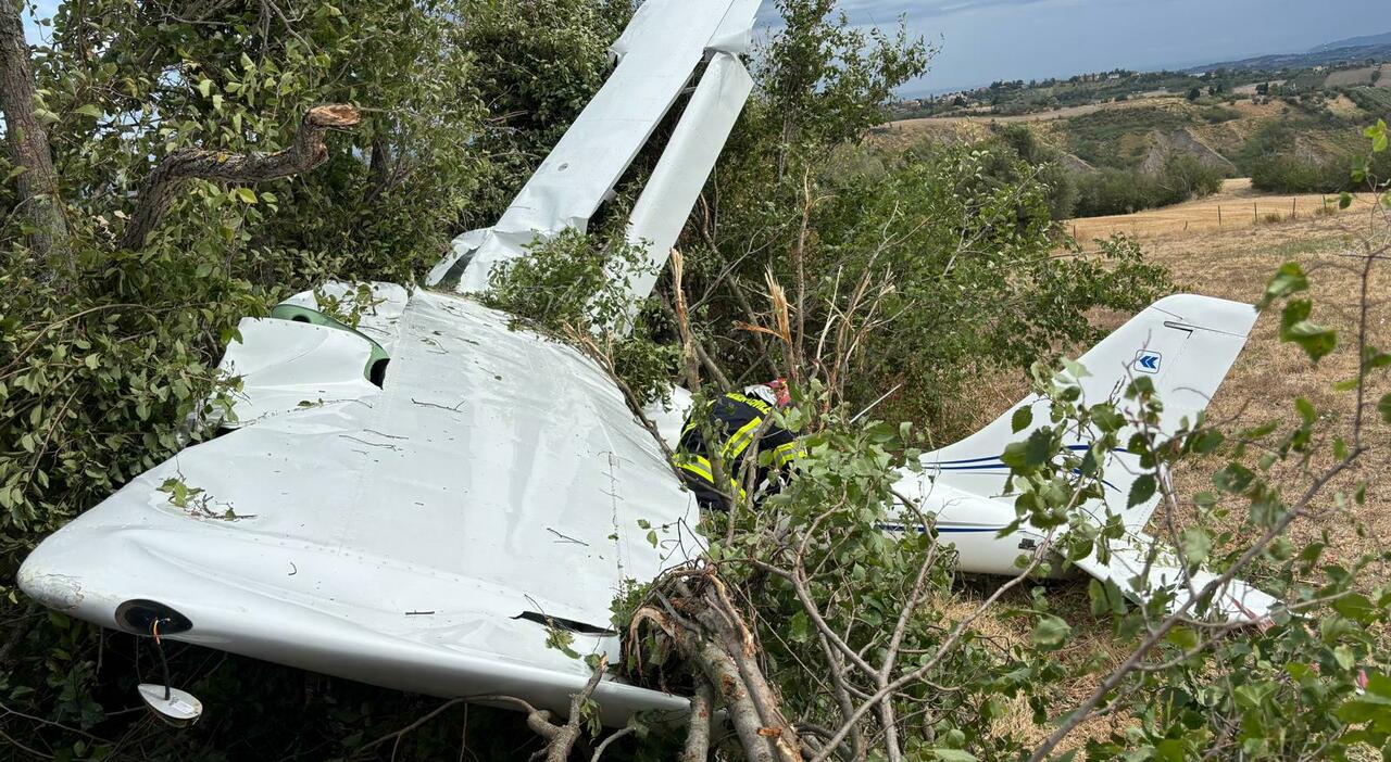 fano aereo finisce fuori pista a san marino illesi due piloti il tecnam distrutto dopo latterraggio da Corriereadriatico.it fano aereo finisce fuori pista a san marino illesi due piloti il tecnam distrutto dopo latterraggio