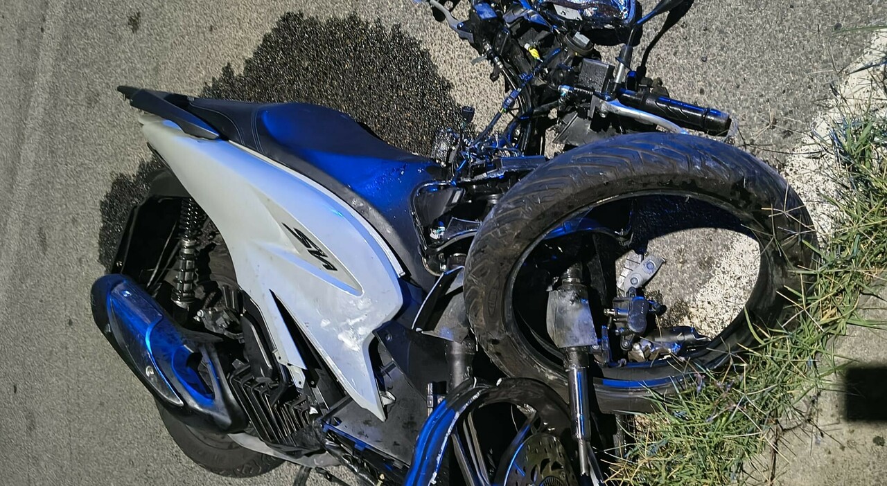 tragedia della strada a licola muore 16enne in un incidente in motorino grave l amica di 18 anni da Ilmattino.it tragedia della strada a licola muore 16enne in un incidente in motorino grave l amica di 18 anni