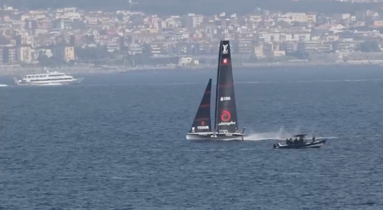 coppa america alinghi nel golfo cominciano gli allenamenti da Ilmattino.it coppa america alinghi nel golfo cominciano gli allenamenti