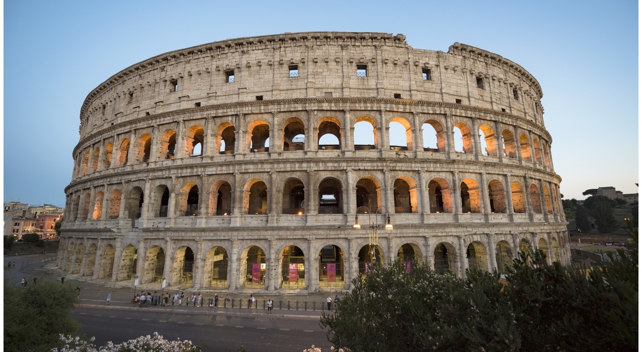 https://statics.cedscdn.it/photos/MED_HIGH/2026/08/27/9728156_27083303_roma_senza_traffico_i_posti_da_vedere_ad_agosto_che_a_settembre_sono_impossibili.jpg