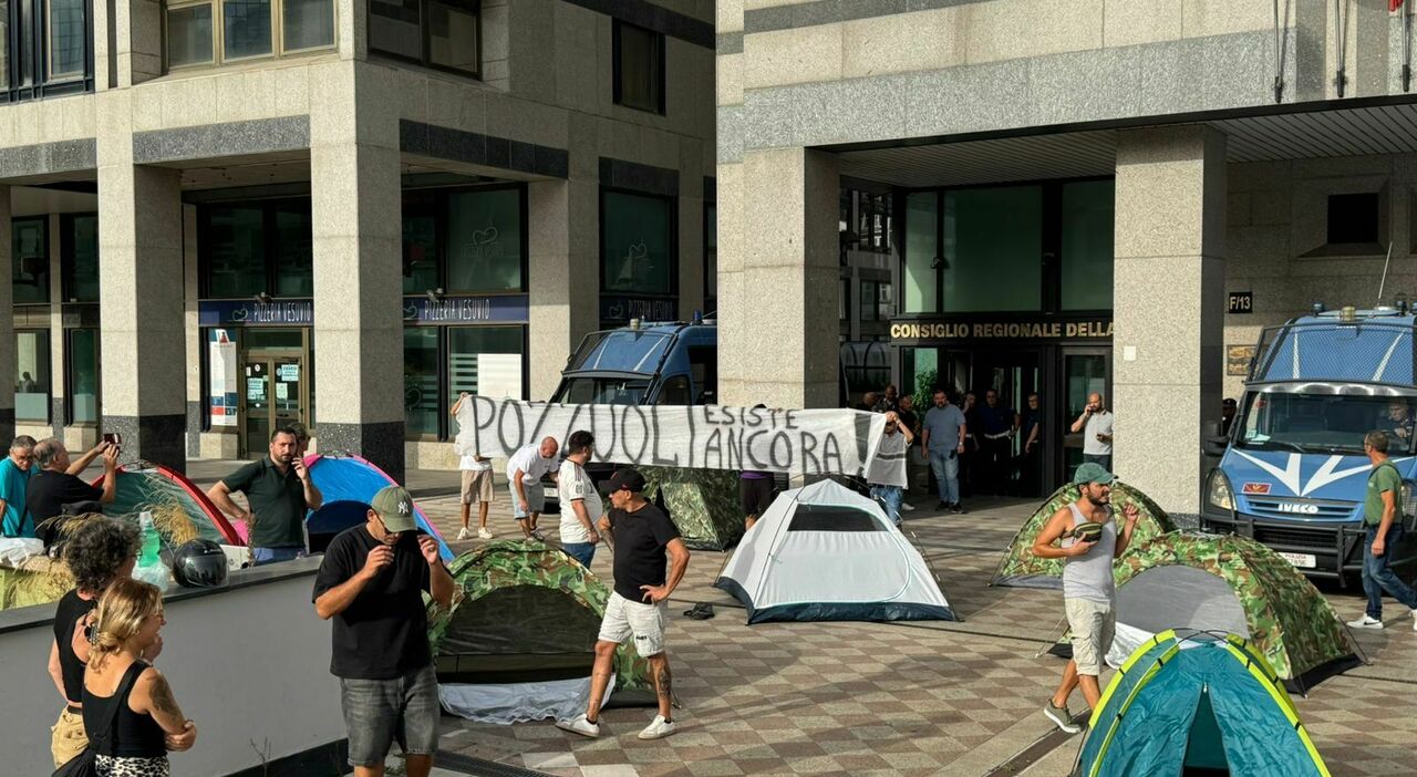 terremoto campi flegrei protesta con le tende davanti alla sede del consiglio regionale da Ilmattino.it terremoto campi flegrei protesta con le tende davanti alla sede del consiglio regionale