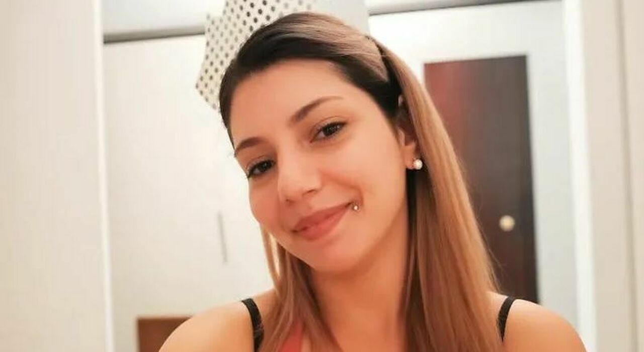 https://statics.cedscdn.it/photos/MED_HIGH/2026/08/27/9728735_27202546_noemi_impellizzeri_riposto_impiccata_funerali_incendio_cosa_e_successo.jpg