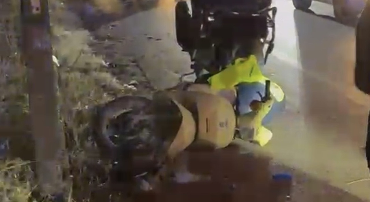 salento perde il controllo dello scooter in ospedale in codice rosso e traffico per il mare bloccato da Quotidianodipuglia.it salento perde il controllo dello scooter in ospedale in codice rosso e traffico per il mare bloccato