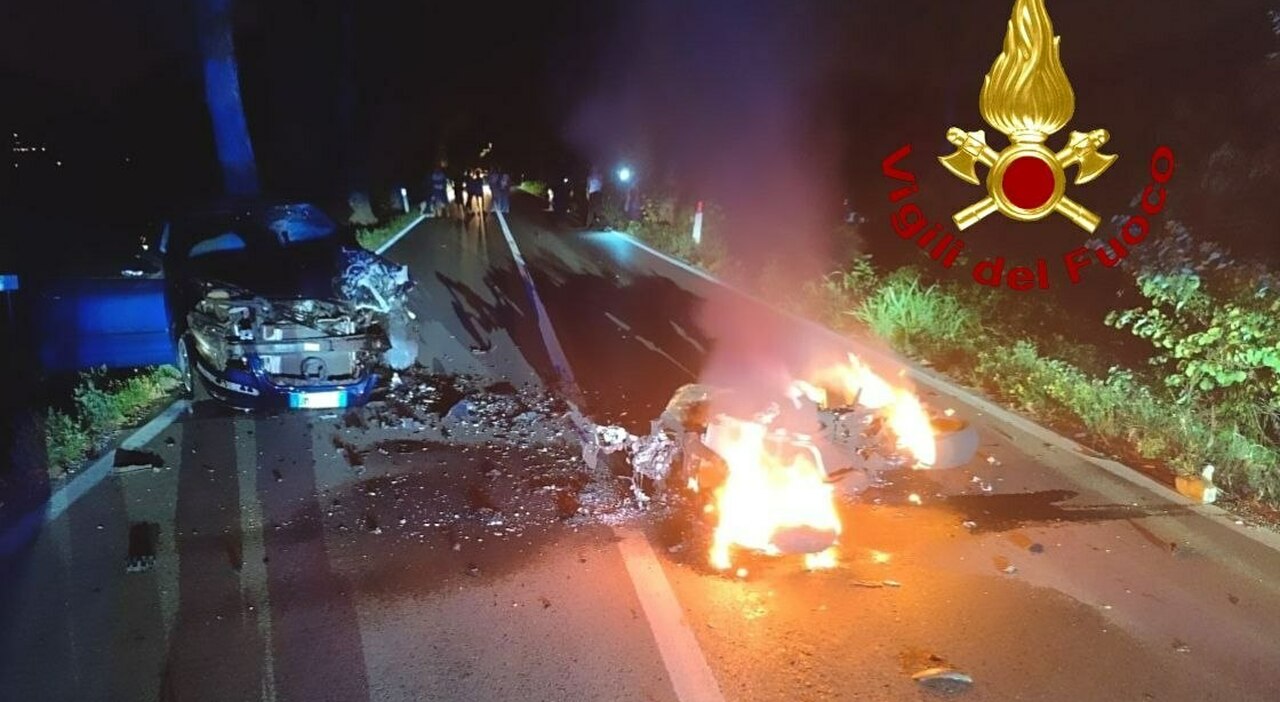 incidente frontale tra auto e moto nella notte il mezzo a due ruote prende fuoco dopo l impatto e viene divorato dalle fiamme due feriti grave il motociclista da Ilgazzettino.it incidente frontale tra auto e moto nella notte il mezzo a due ruote prende fuoco dopo l impatto e viene divorato dalle fiamme due feriti grave il motociclista