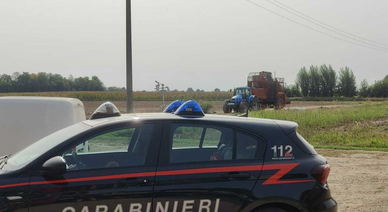 operaio resta incastrato nel trattore mentre lavora nel terreno agricolo e muore a 59 anni