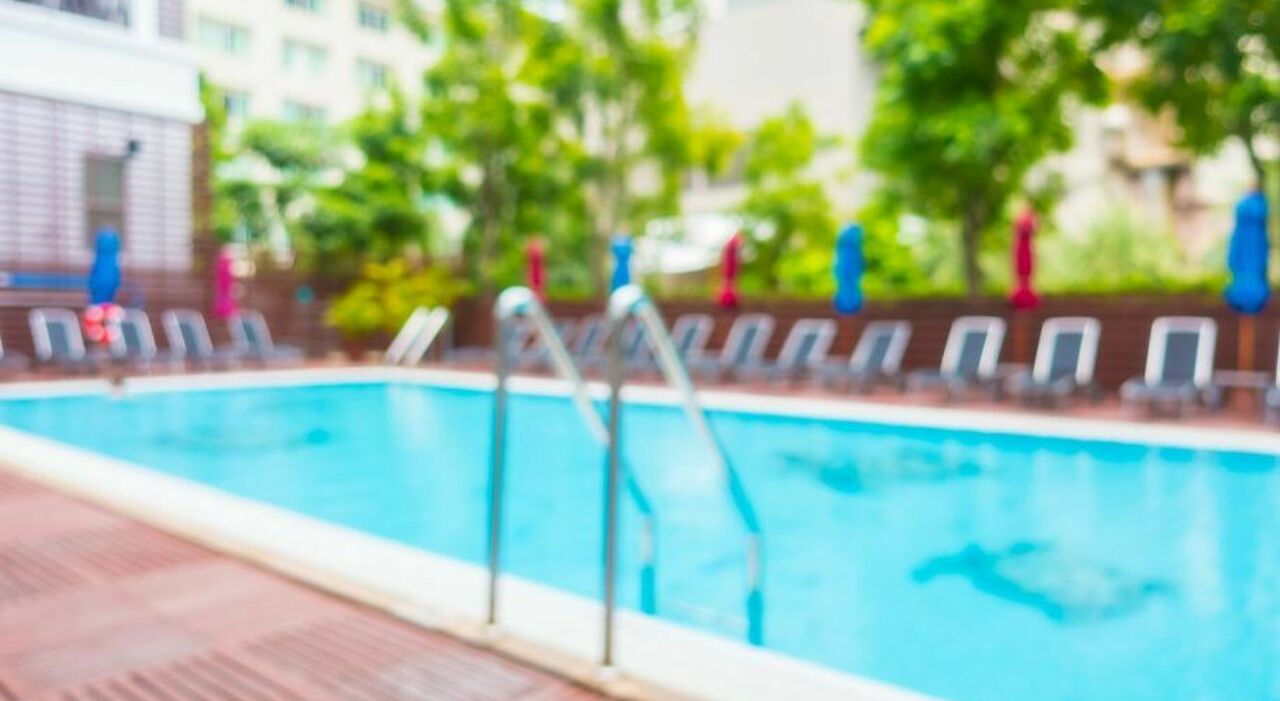 https://statics.cedscdn.it/photos/MED_HIGH/2026/08/28/9730111_28115808_bambina_annega_piscina_palermo_via_villagrazia.jpg