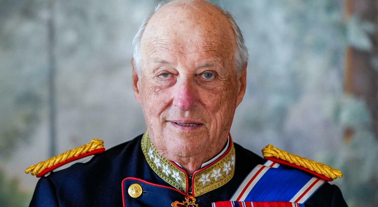 https://statics.cedscdn.it/photos/MED_HIGH/2026/08/28/9730161_28124123_harald_v_morto_infanzia_incoronazione_tributo_re_norvegia.jpg
