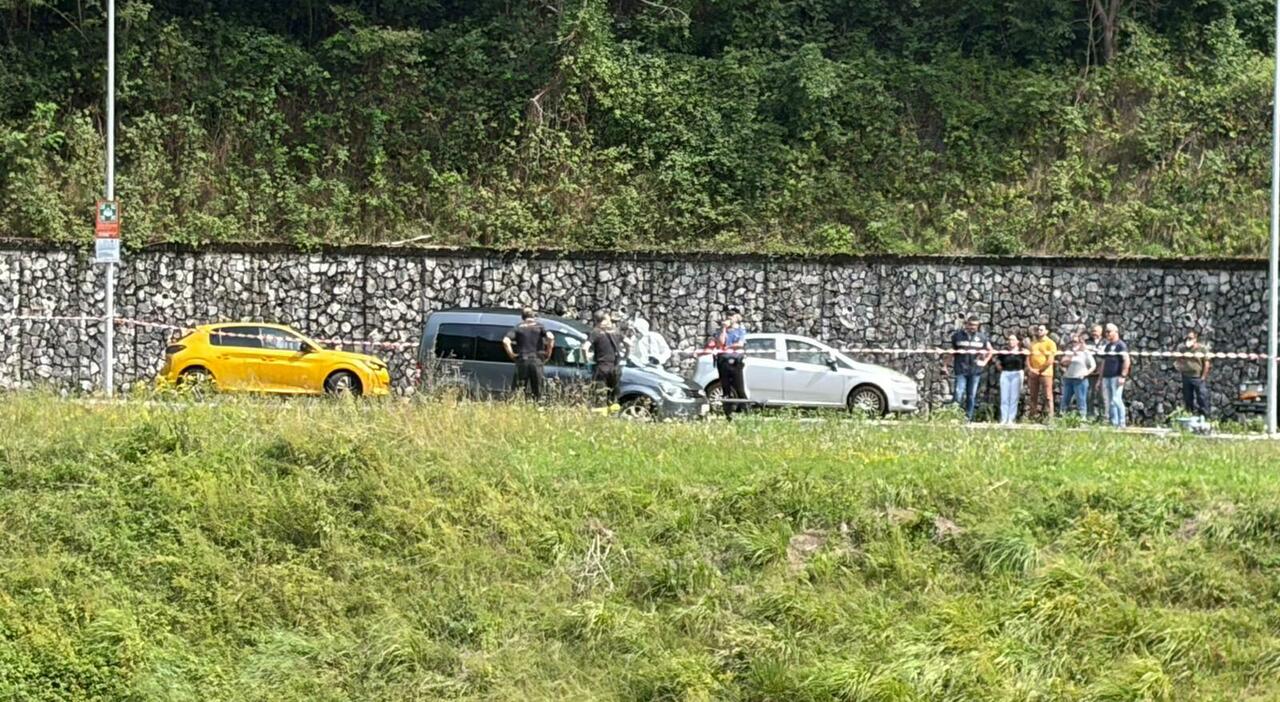 donna e cane trovati morti in un furgone fermo a bordo strada da un paio di giorni l allarme lanciato dai passanti mistero