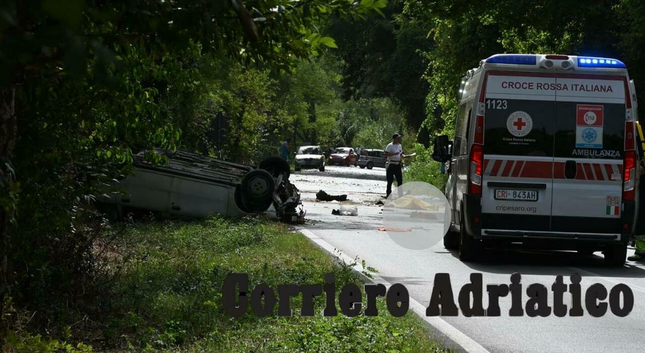 pesaro perde il controllo dell auto che si ribalta muore il conducente rimasto incastrato tra le lamiere da Corriereadriatico.it pesaro perde il controllo dell auto che si ribalta muore il conducente rimasto incastrato tra le lamiere
