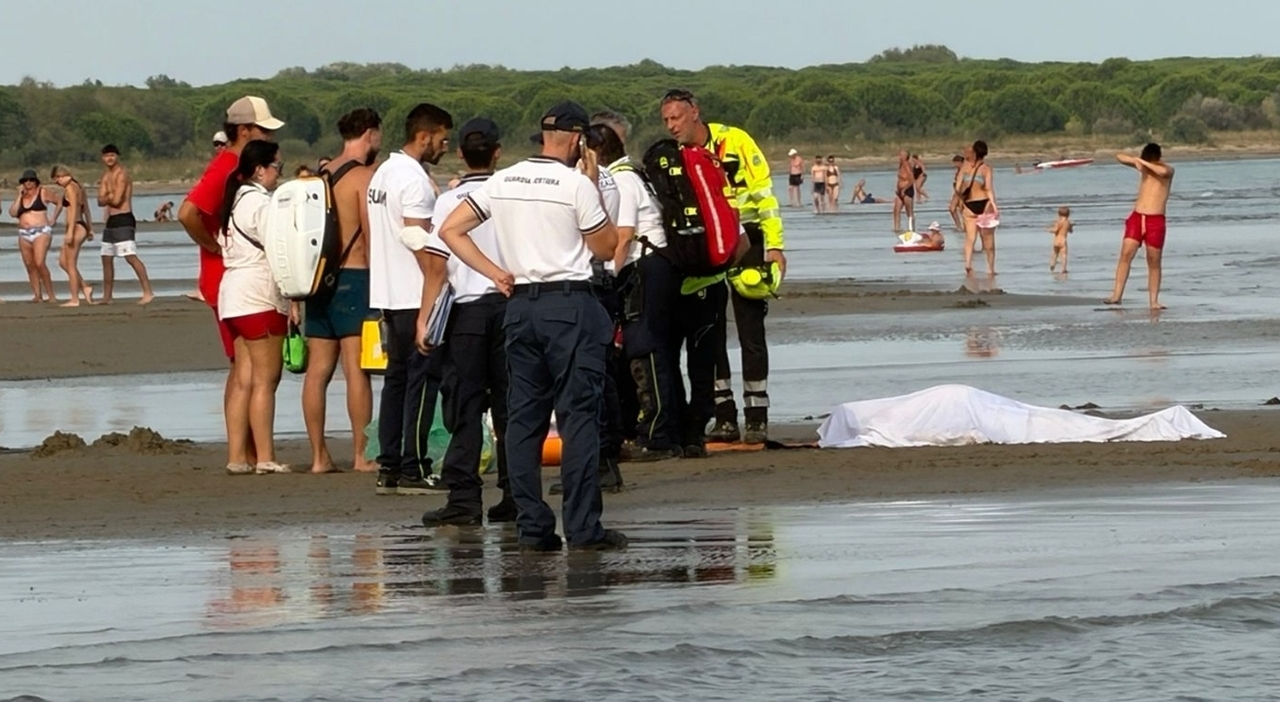 malore mentre fa il bagno portato a riva i soccorritori tentano di rianimarlo 80enne muore sulla spiaggia da Ilgazzettino.it malore mentre fa il bagno portato a riva i soccorritori tentano di rianimarlo 80enne muore sulla spiaggia