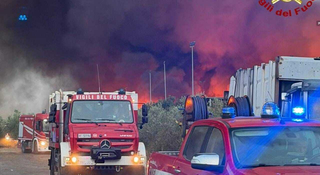 incendio sulla lecce gallipoli fumo in strada circolazione sospesa per ore da Quotidianodipuglia.it incendio sulla lecce gallipoli fumo in strada circolazione sospesa per ore