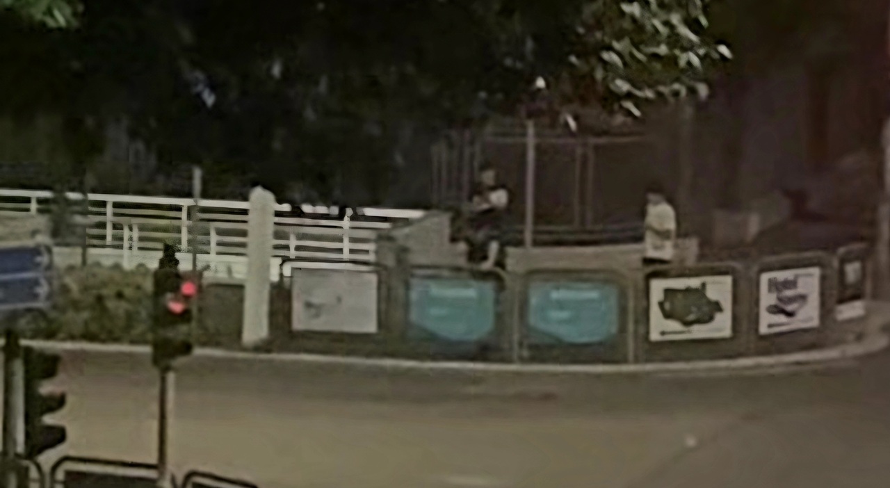 pesaro calci a scooter e insegne la vergogna in diretta dei maranzini spacconi da Corriereadriatico.it pesaro calci a scooter e insegne la vergogna in diretta dei maranzini spacconi
