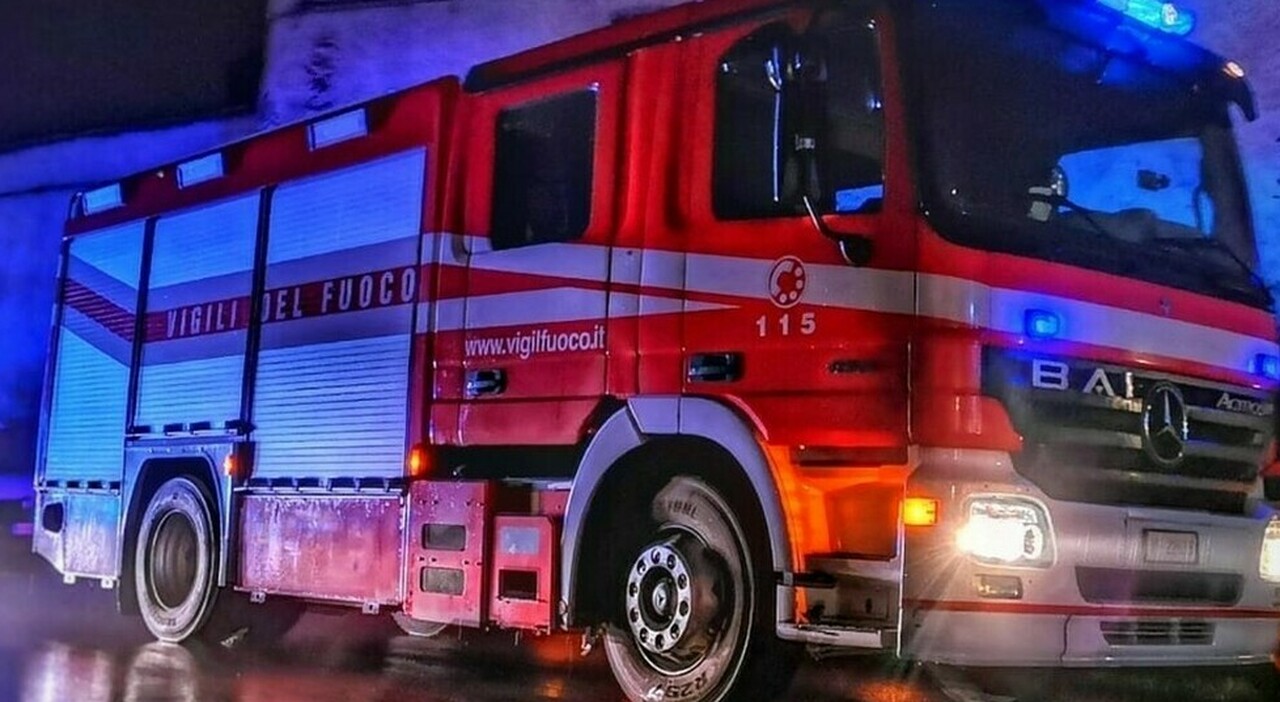 https://statics.cedscdn.it/photos/MED_HIGH/2026/08/30/9733404_30102014_6497509_11102235_fuoco.jpg