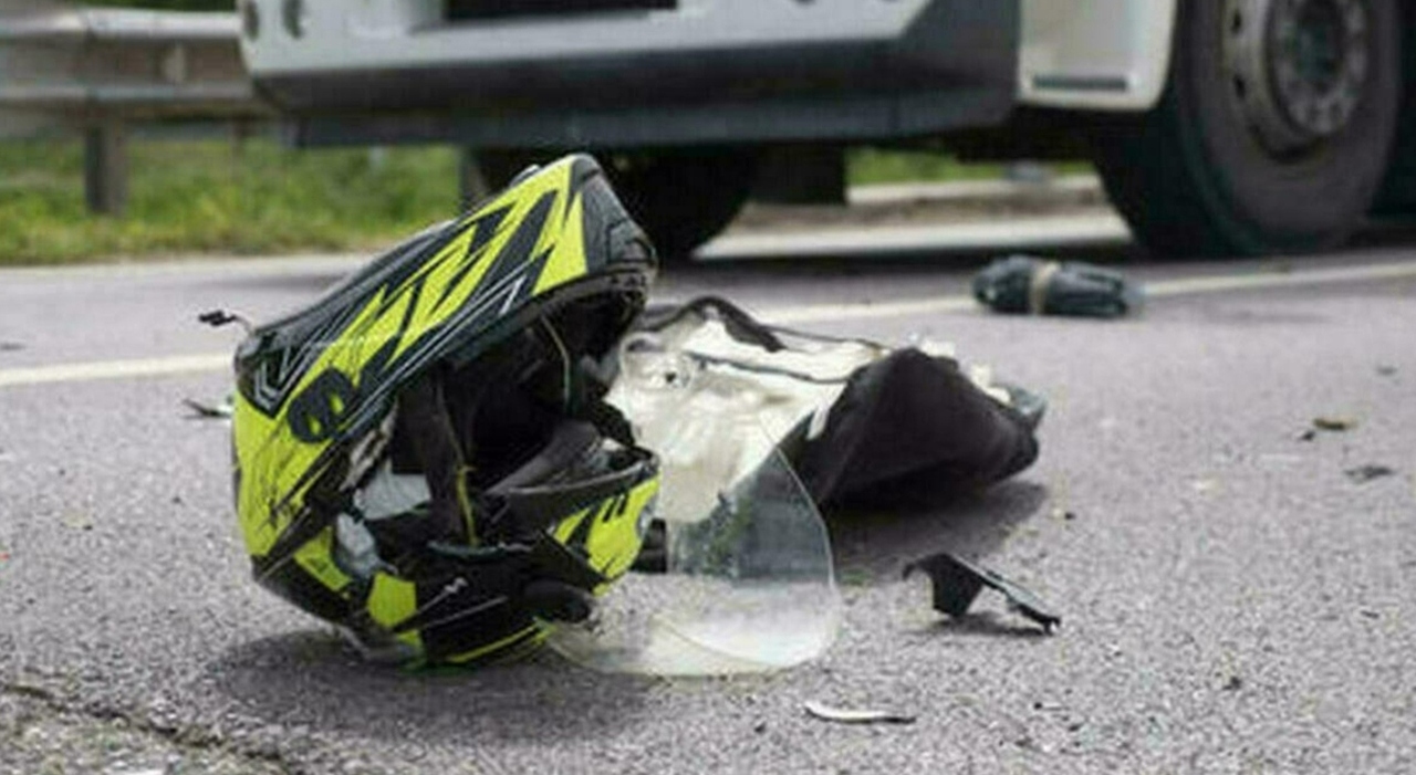https://statics.cedscdn.it/photos/MED_HIGH/2026/08/30/9733719_30184503_incidente_tre_moto_morti_due_ragazzi_chi_sono_nomi.jpg