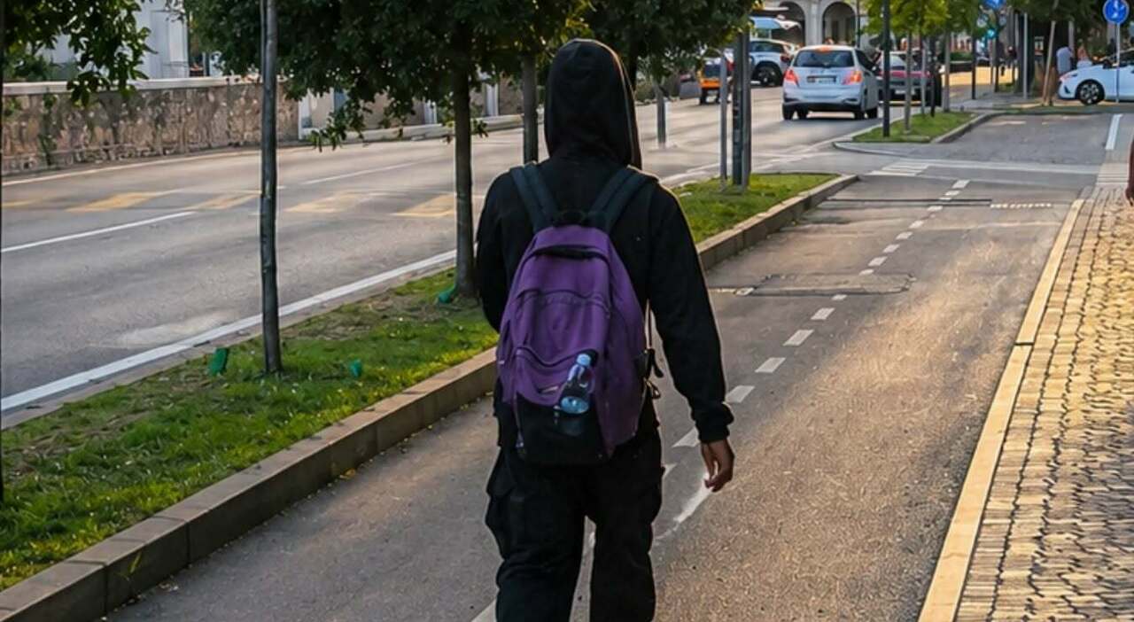Sindaco insegue aggressore e lo blocca con carabinieri, padre vittima esprime preoccupazione