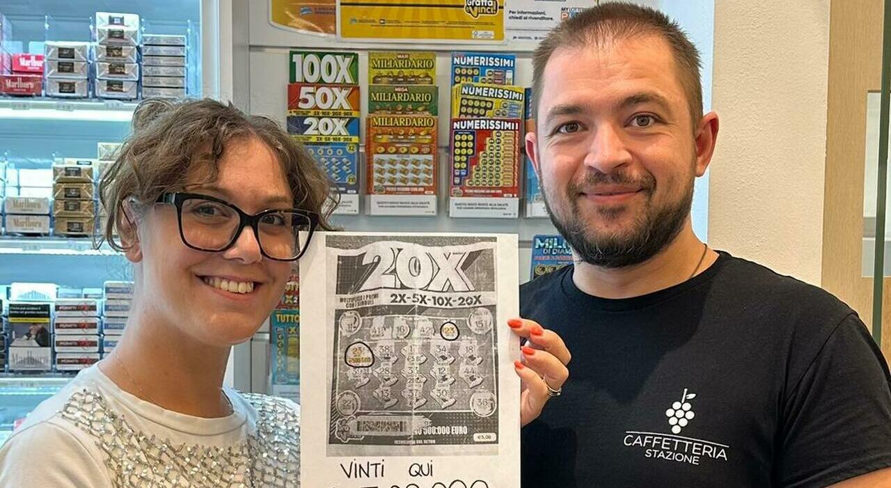 compra un biglietto da 5 euro gratta e vince mezzo milione a fabriano ci ha chiamato un uomo ha detto che gli 232 cambiata la vita da Corriereadriatico.it compra un biglietto da 5 euro gratta e vince mezzo milione a fabriano ci ha chiamato un uomo ha detto che gli 232 cambiata la vita