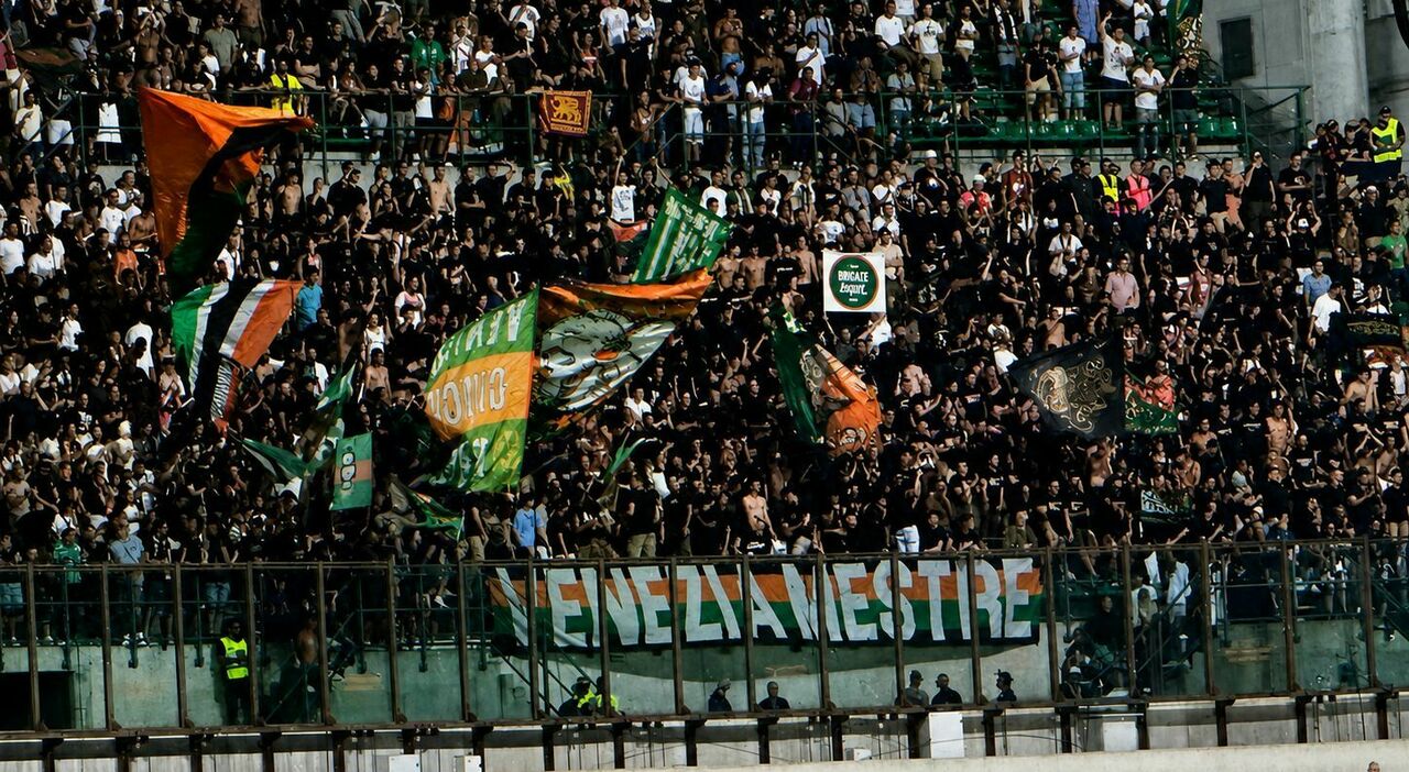 tifoso scaraventato a terra da due steward dopo la partita milan venezia ho perso i sensi mi sono svegliato vicino a un infermiere da Ilgazzettino.it tifoso scaraventato a terra da due steward dopo la partita milan venezia ho perso i sensi mi sono svegliato vicino a un infermiere