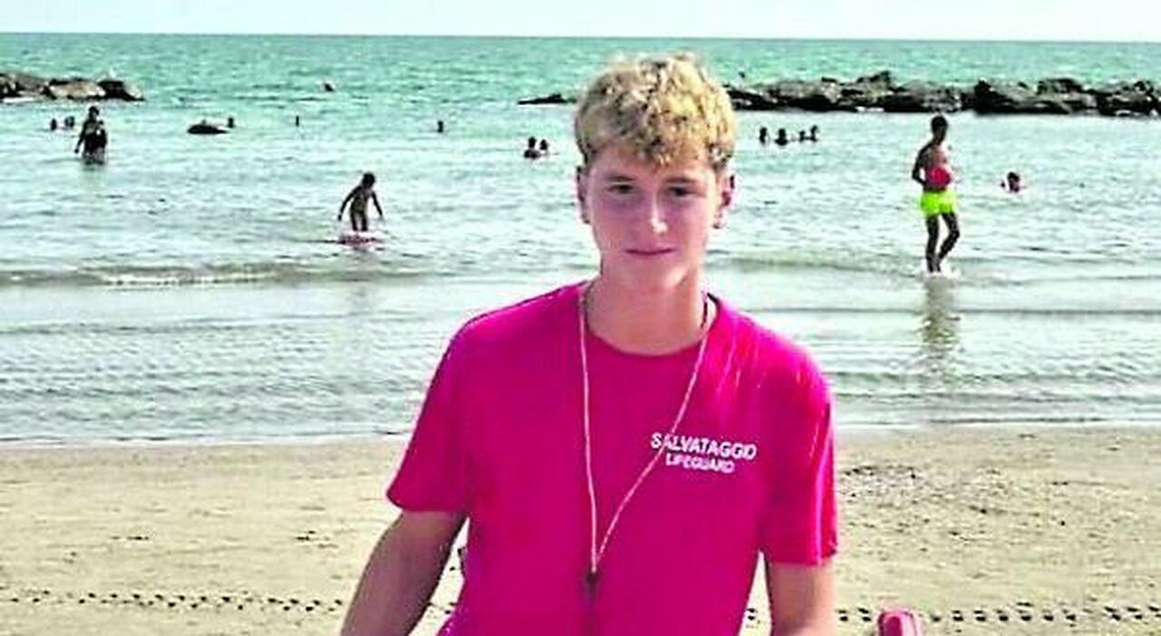 bagnino di 16 anni salva una coppia di anziani turisti a formia quando esce dall acqua applauso dei bagnanti da Ilmessaggero.it bagnino di 16 anni salva una coppia di anziani turisti a formia quando esce dall acqua applauso dei bagnanti