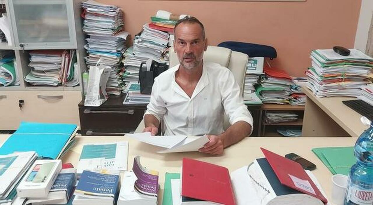 ascoli violenza sessuale su una studentessa 17enne prof di 31 anni ai domiciliari si difende era solo un corteggiamento da Corriereadriatico.it ascoli violenza sessuale su una studentessa 17enne prof di 31 anni ai domiciliari si difende era solo un corteggiamento