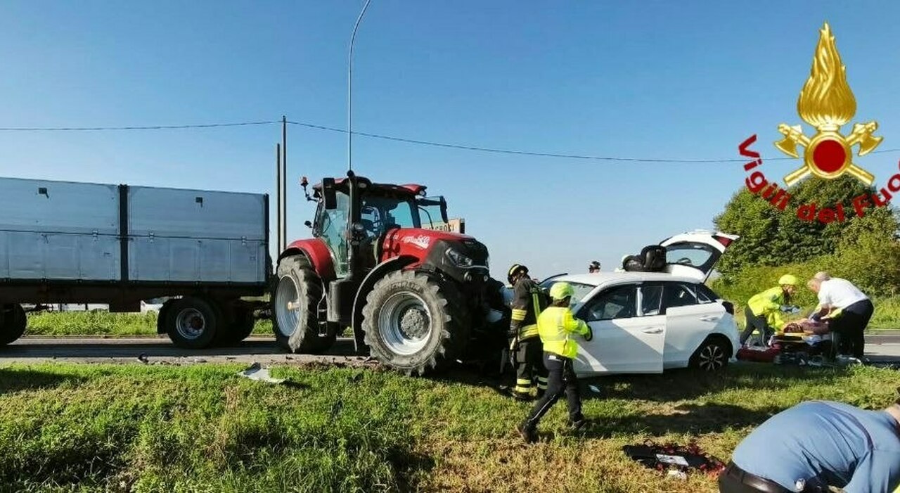schianto frontale violentissimo tra auto e trattore sei feriti due sono bambini piccoli da Ilgazzettino.it schianto frontale violentissimo tra auto e trattore sei feriti due sono bambini piccoli