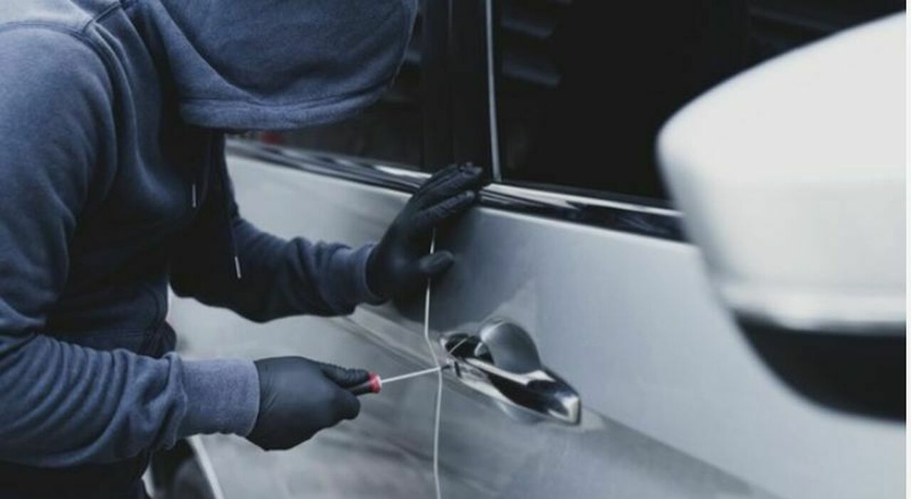 sorprende i ladri mentre gli stanno rubando l auto reagisce e viene accoltellato 48enne in fin di vita a ovada da Ilmessaggero.it sorprende i ladri mentre gli stanno rubando l auto reagisce e viene accoltellato 48enne in fin di vita a ovada