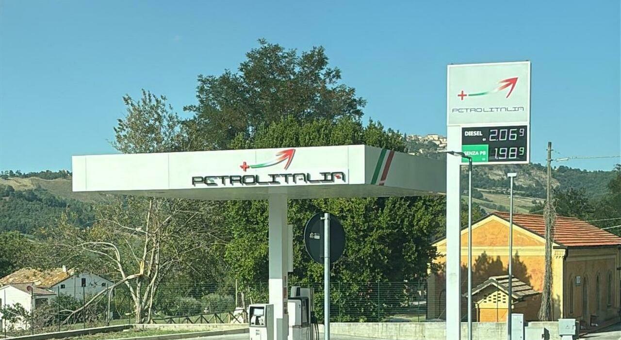 carburanti costi elevati e margini azzerati il comune di smerillo dice basta e affida la stazione di servizio a petrolitalia da Corriereadriatico.it carburanti costi elevati e margini azzerati il comune di smerillo dice basta e affida la stazione di servizio a petrolitalia
