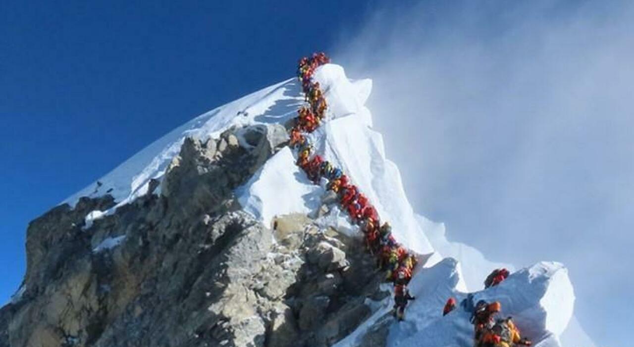 https://statics.cedscdn.it/photos/MED_HIGH/2026/09/02/9738986_02075416_everest.jpg