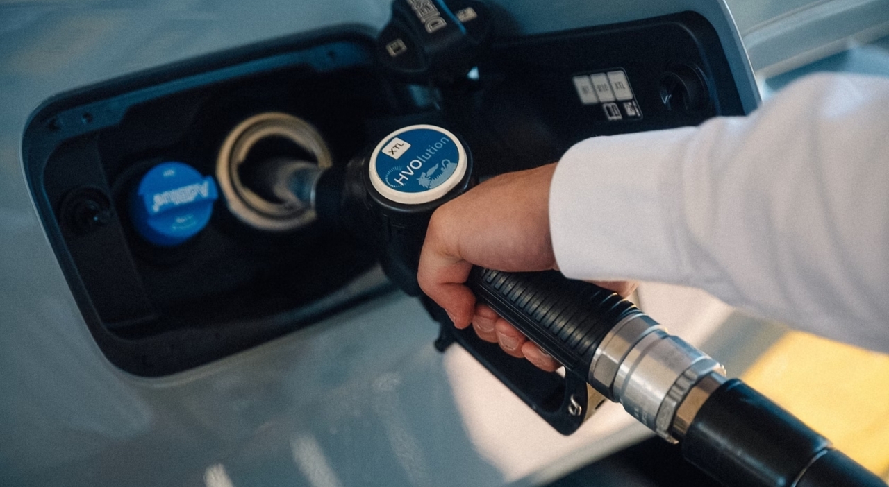 BWT Alpine Formula One Team che ha scelto HVOlution, il carburante diesel rinnovabile di Enilive, per alimentare i mezzi utilizzati nel trasporto delle monoposto e delle strutture durante gli appuntamenti europei del Mondiale