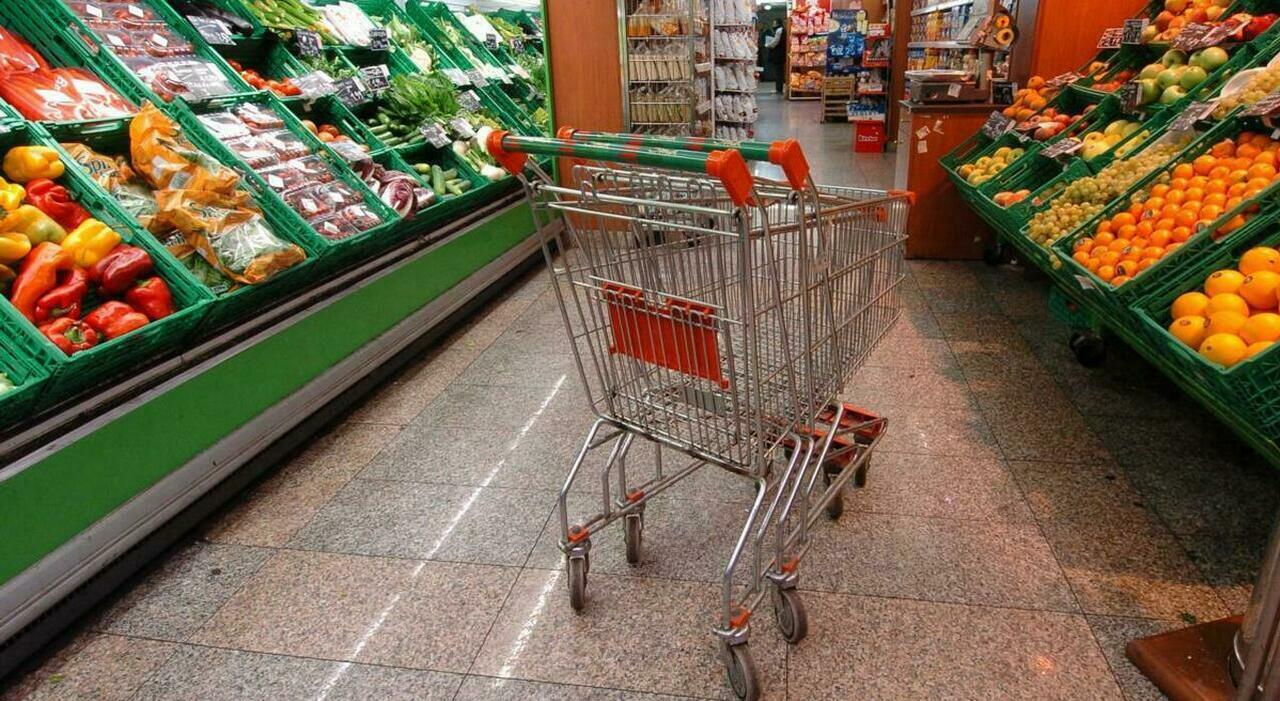 https://statics.cedscdn.it/photos/MED_HIGH/2026/09/03/9741189_03130812_offerta_lavoro_promoter_scarpe_anti_infortunio.jpg
