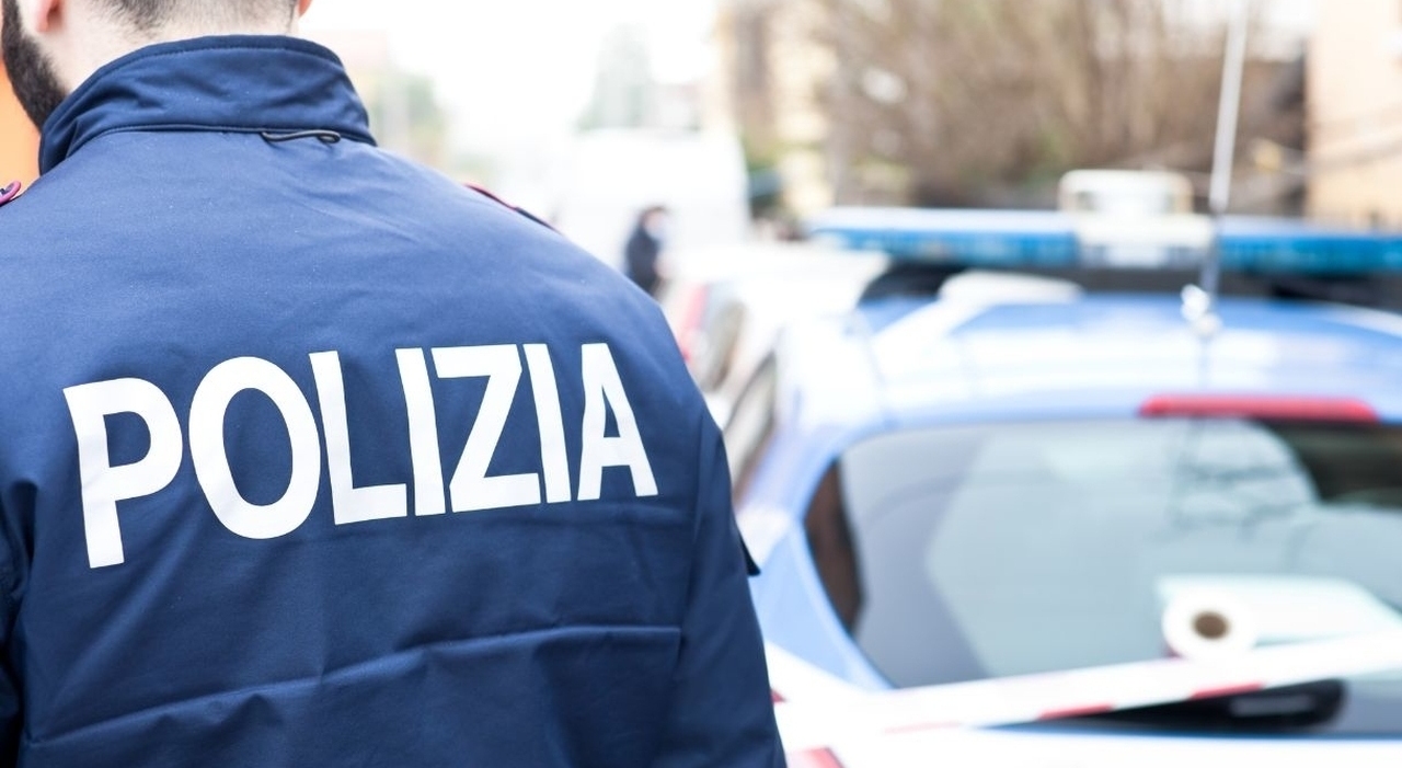 senigallia minacce sui social pagami il baby boss di 15 anni preso con 150 euro arrestato in gelateria dai poliziotti finti clienti da Corriereadriatico.it senigallia minacce sui social pagami il baby boss di 15 anni preso con 150 euro arrestato in gelateria dai poliziotti finti clienti