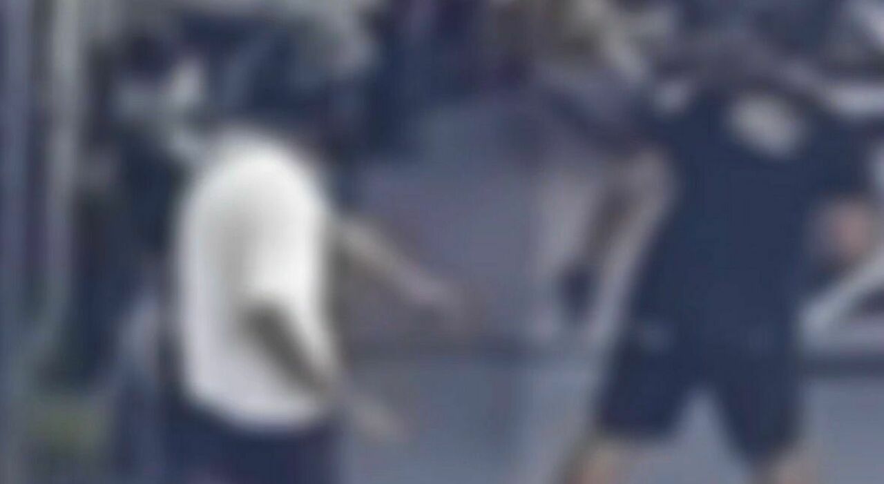 napoli spari in officina all arenella le telecamere di sicurezza incastrano l esecutore il video