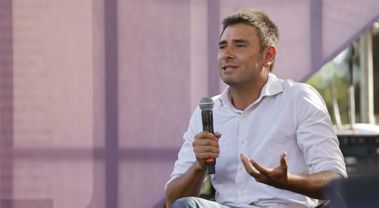 https://statics.cedscdn.it/photos/MED_HIGH/2026/09/05/9745023_05081830_alessandro_di_battista_ritorno_italia_rinviato_come_sta.jpg