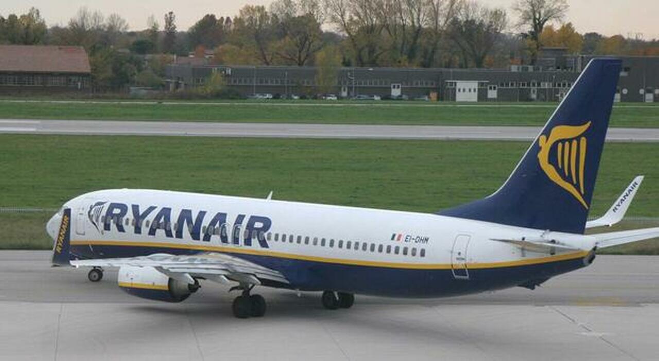 Aereo che atterra all’aeroporto di Venezia, con scalo a Londra, in un’immagine di aeroporto