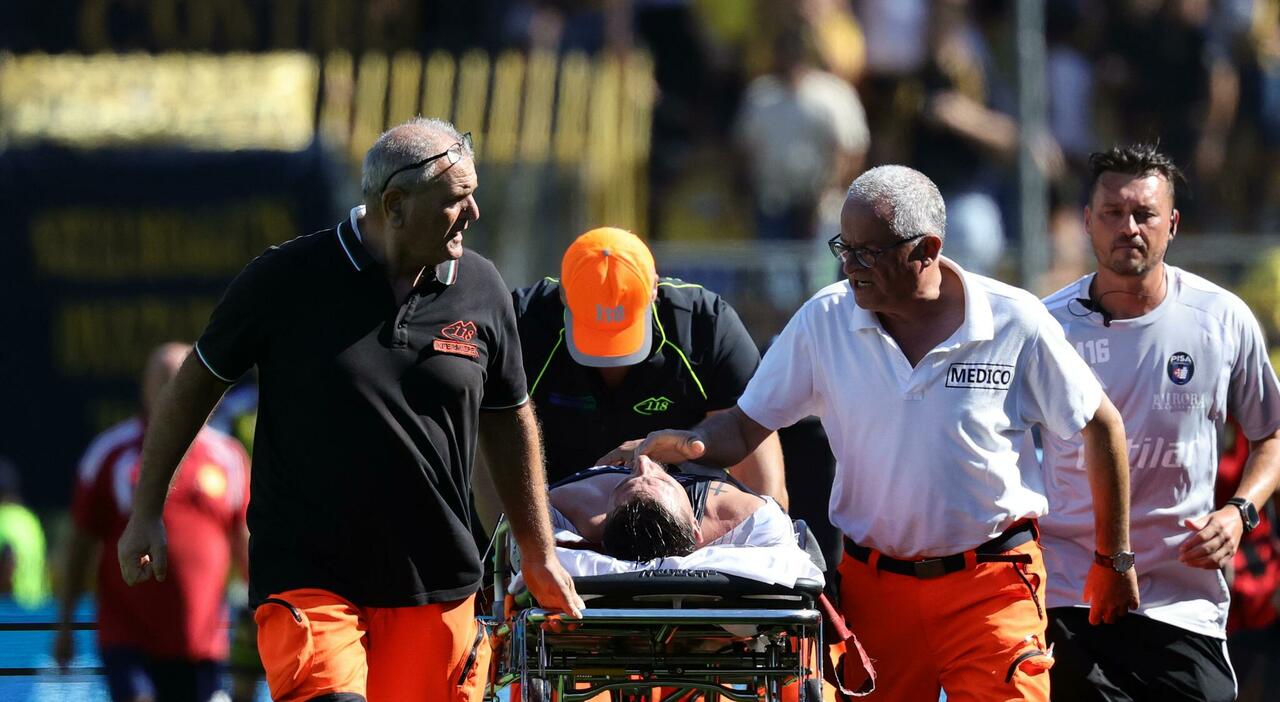 juve stabia pisa malore in campo per bozhinov per il troppo caldo portato via in barella da Ilmattino.it juve stabia pisa malore in campo per bozhinov per il troppo caldo portato via in barella