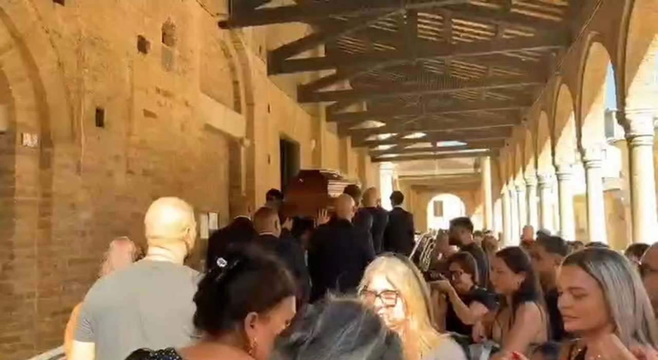 https://statics.cedscdn.it/photos/MED_HIGH/2026/09/06/9747228_poster.jpg