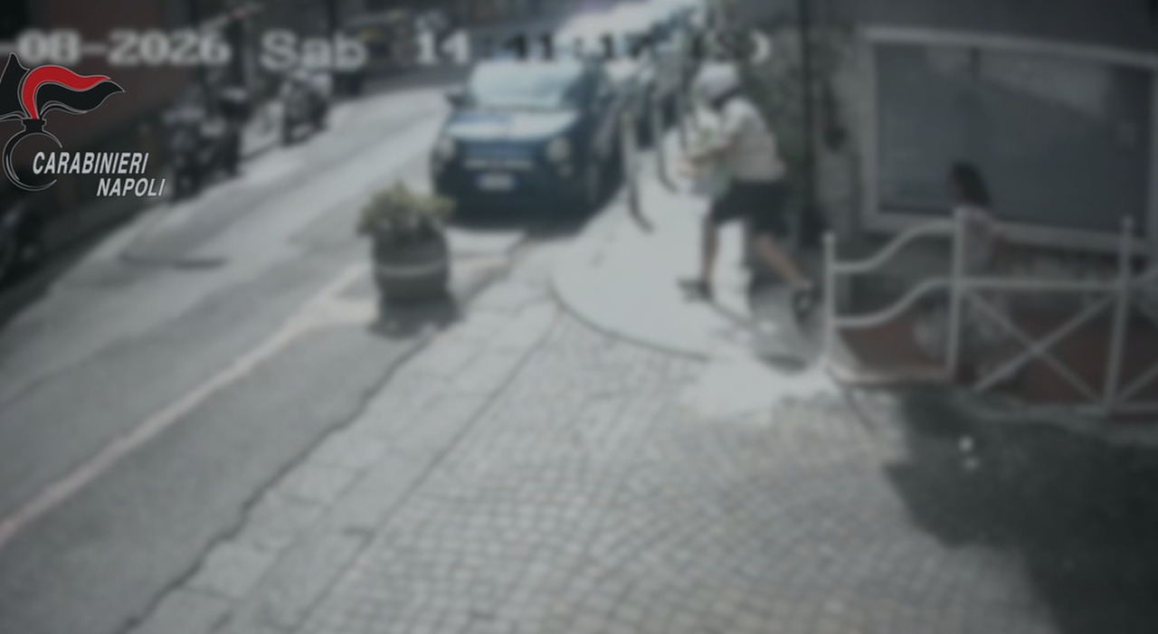 napoli ruba la borsa ad una donna e scappa in scooter uomo di 48 anni arrestato dai carabinieri da Ilmattino.it napoli ruba la borsa ad una donna e scappa in scooter uomo di 48 anni arrestato dai carabinieri