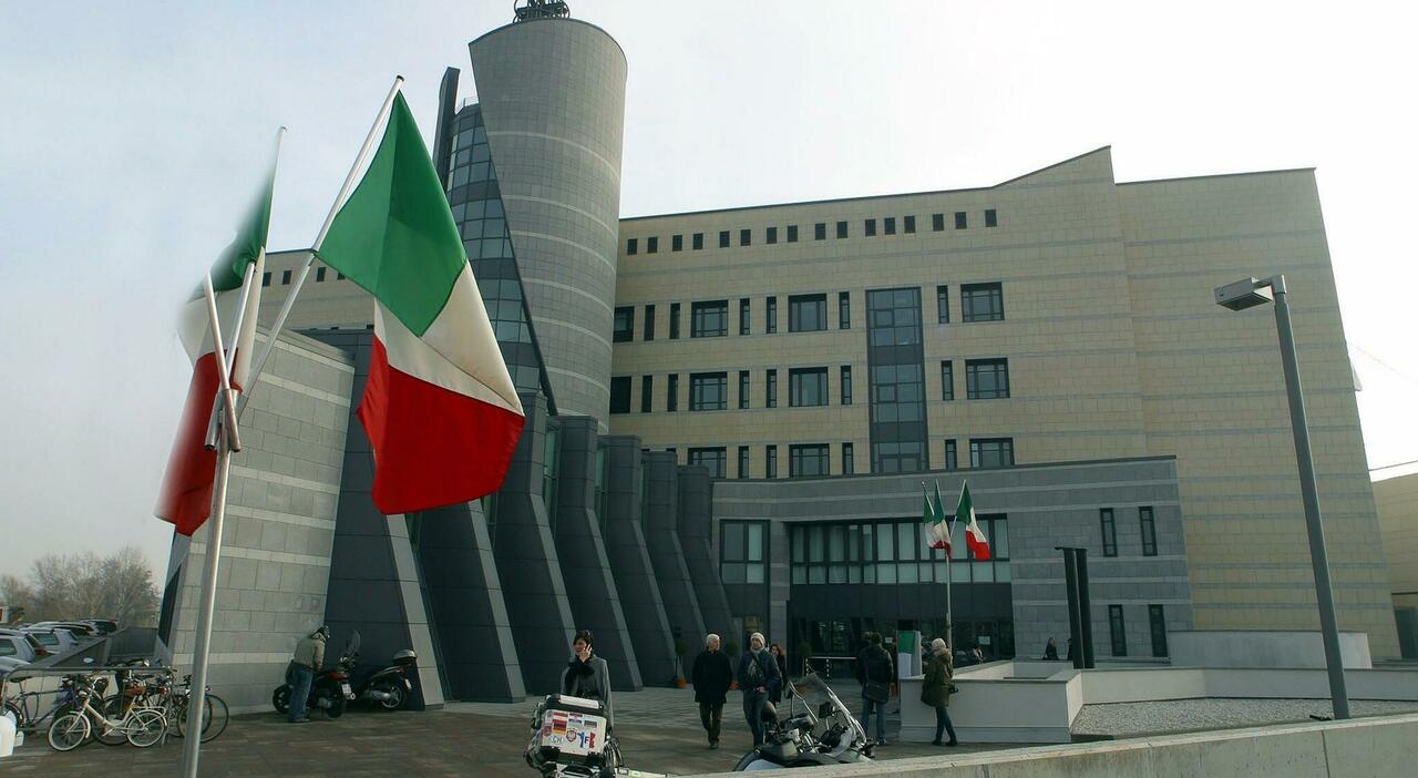 Un ragazzo di 14 anni affetto da tumore, curato con metodi non convenzionali, muore dopo un ritardo diagnostico. I periti affermano che poteva essere salvato
