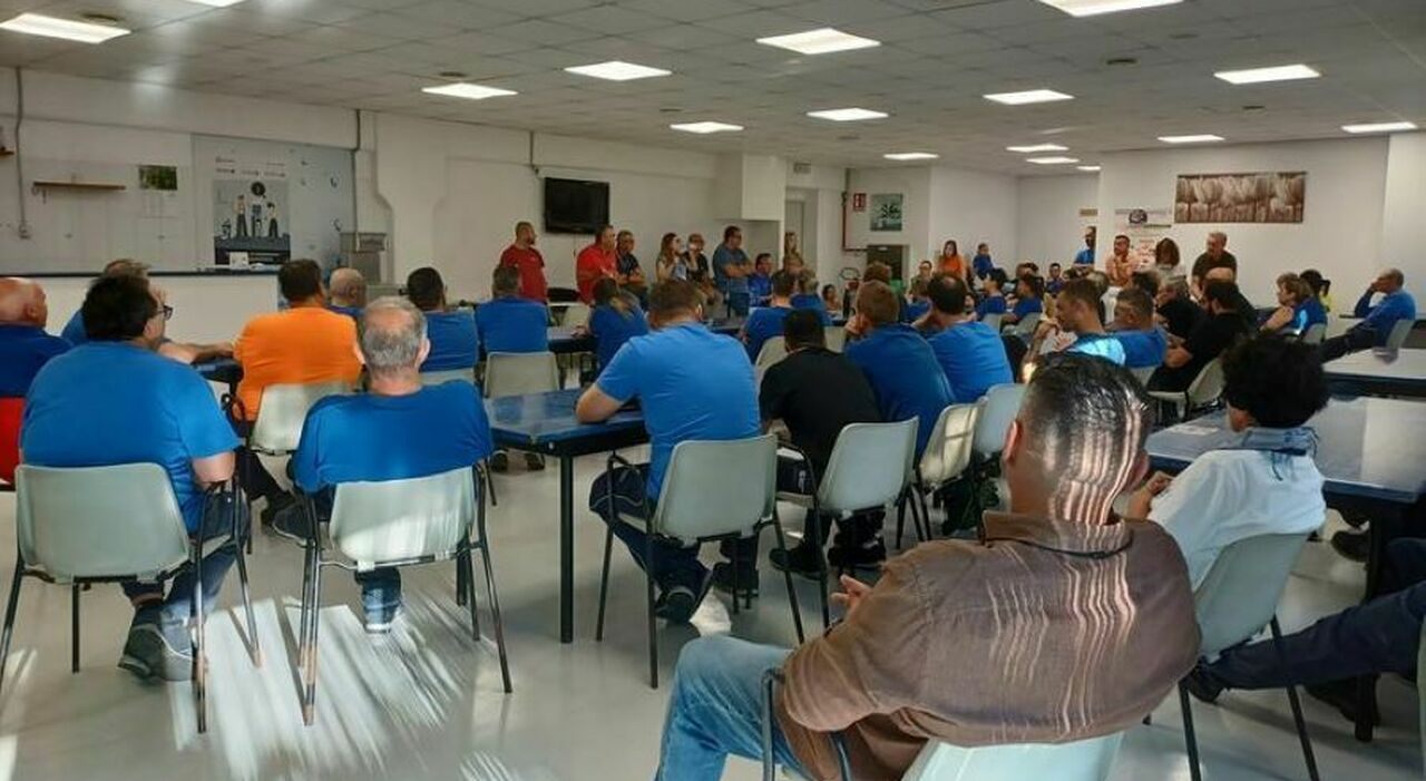 electrolux operai sul piede di guerra a cerreto d esi noi pronti a tutto la regione si attivi oggi il summit acquaroli urso e sciopero da Corriereadriatico.it electrolux operai sul piede di guerra a cerreto d esi noi pronti a tutto la regione si attivi oggi il summit acquaroli urso e sciopero