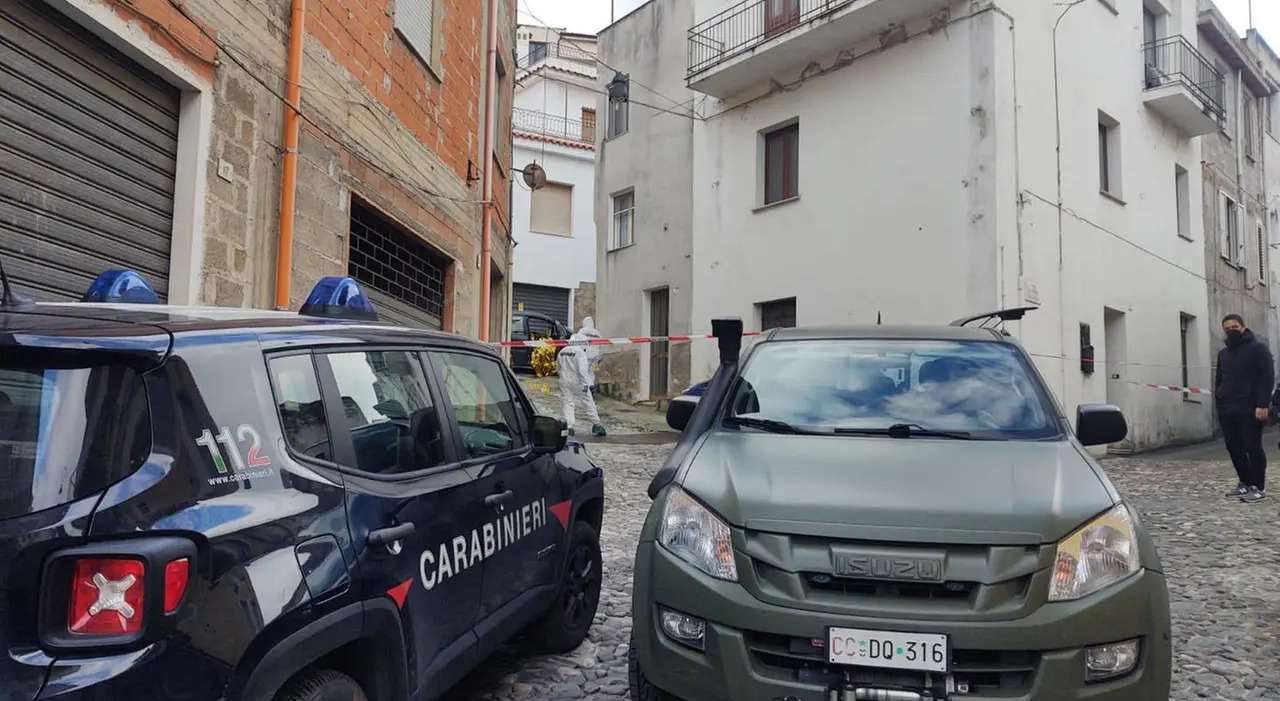 https://statics.cedscdn.it/photos/MED_HIGH/2026/09/08/9749471_08161347_oliena_otto_croci_morti_chi_sono.jpg