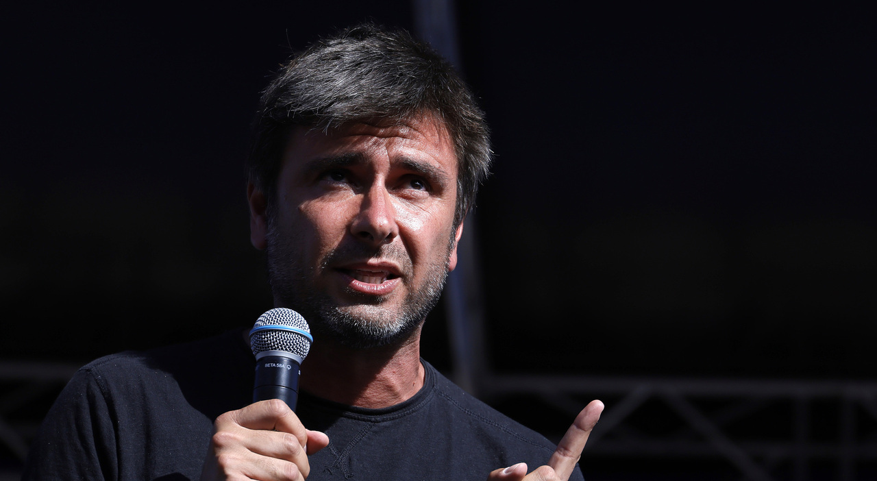 https://statics.cedscdn.it/photos/MED_HIGH/2026/09/08/9750592_08074036_alessandro_di_battista_come_sta_dopo_intervento_cuba_quando_torna_italia_oggi.jpg
