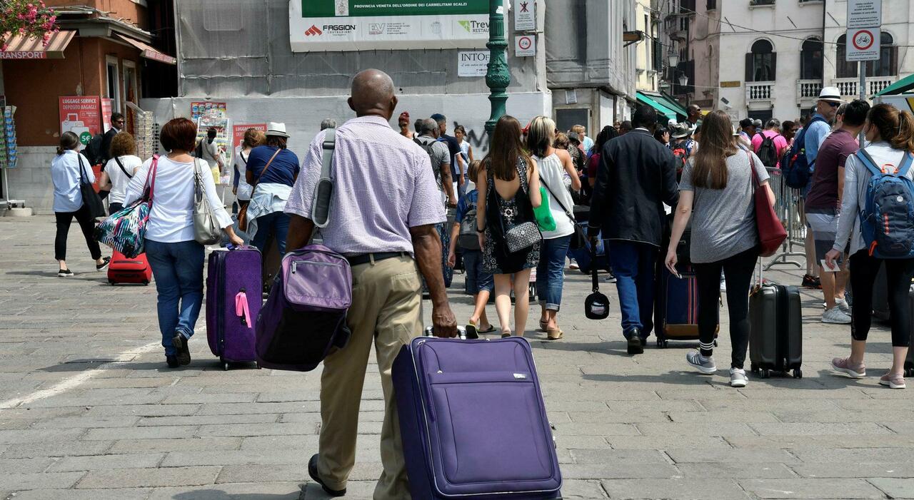 Albergatori a Venezia chiedono rivedere contributo d'accesso dopo aumento tassa di soggiorno