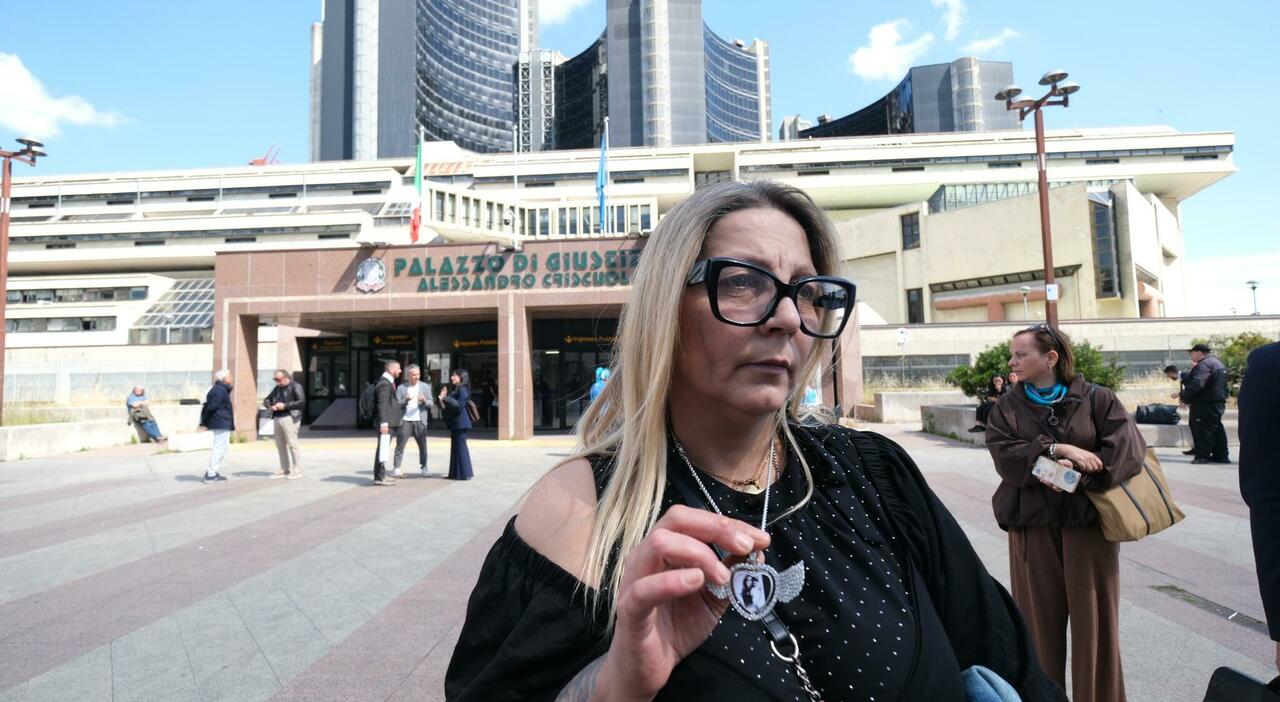 martina carbonaro in aula le lacrime della madre alessio era come un figlio l ha uccisa perch233 non ha saputo accettare un no da Ilmattino.it martina carbonaro in aula le lacrime della madre alessio era come un figlio l ha uccisa perch233 non ha saputo accettare un no