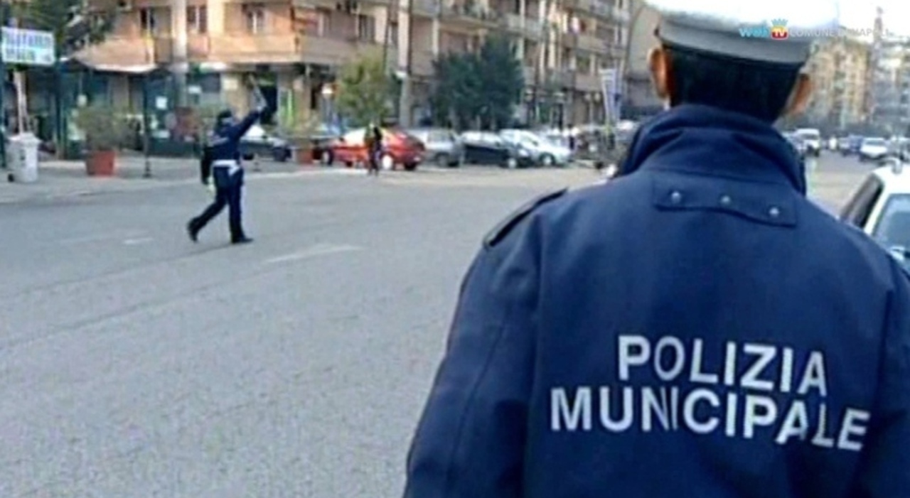 incidente a napoli ciclista investito da una moto nei pressi del loreto mare impatto mortale municipale sul posto da Ilmattino.it incidente a napoli ciclista investito da una moto nei pressi del loreto mare impatto mortale municipale sul posto