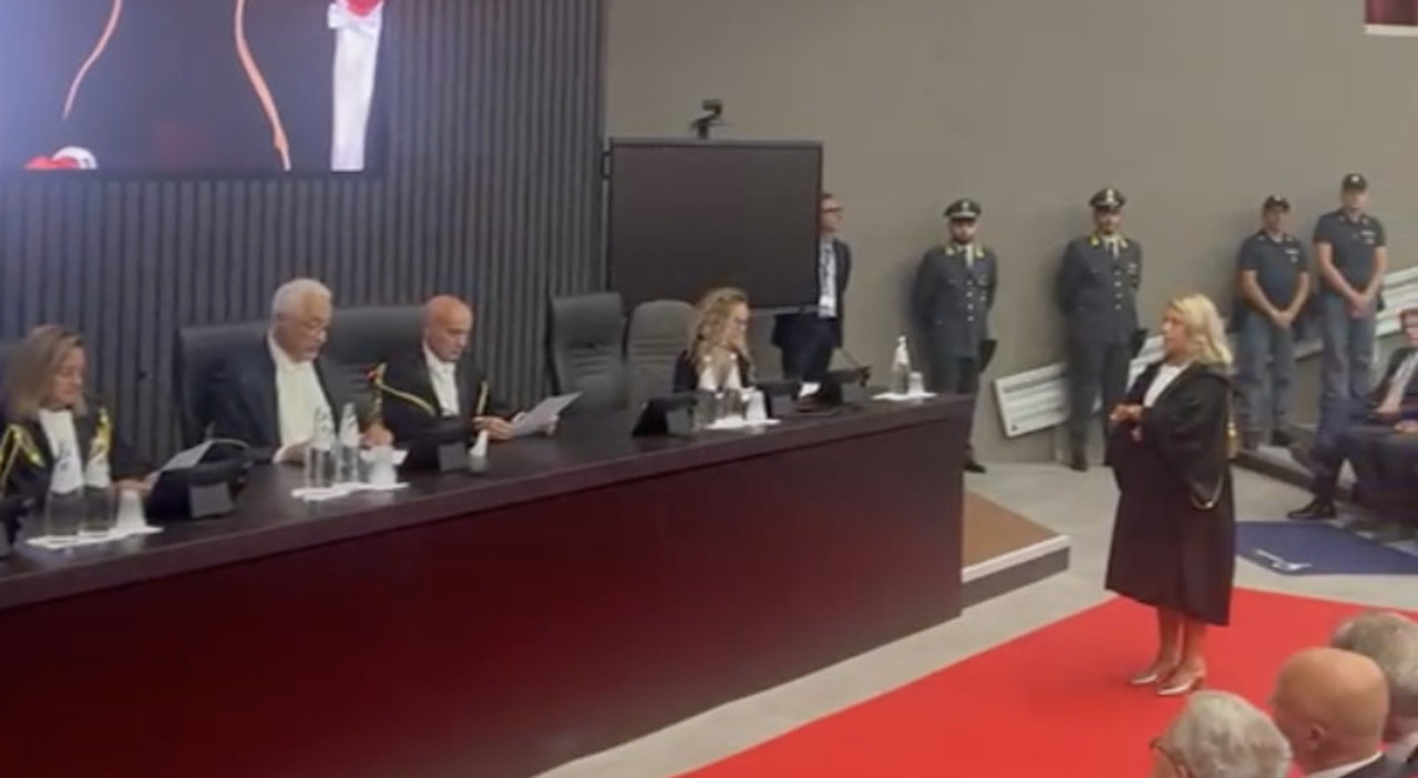 tribunale nuovo presidente casella parla gratteri lavorare anche di pomeriggio ci sono 1300 richieste di arresto ferme da Ilmattino.it tribunale nuovo presidente casella parla gratteri lavorare anche di pomeriggio ci sono 1300 richieste di arresto ferme