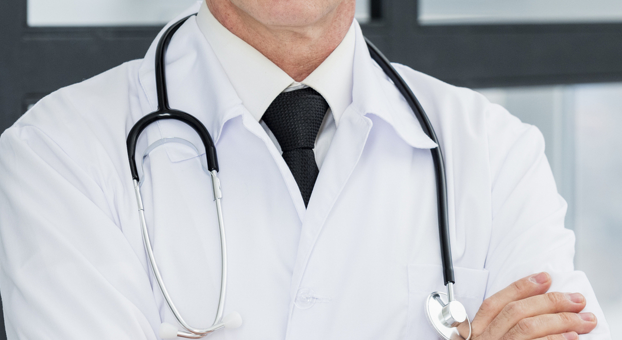 https://statics.cedscdn.it/photos/MED_HIGH/2026/09/10/9755499_10170658_tumore_seno_violenza_sessuale_arrestato_medico.jpg